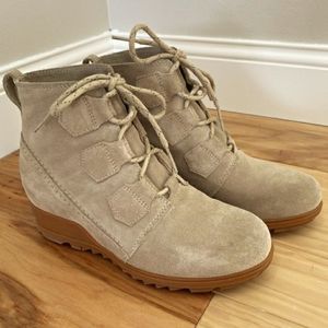 Sorel Evie wedge booties